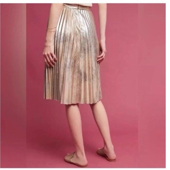 Maeve Anthropologie Pleated Midi Skirt Size S
Gold Metallic Sueded NWT - Picture 2 of 9